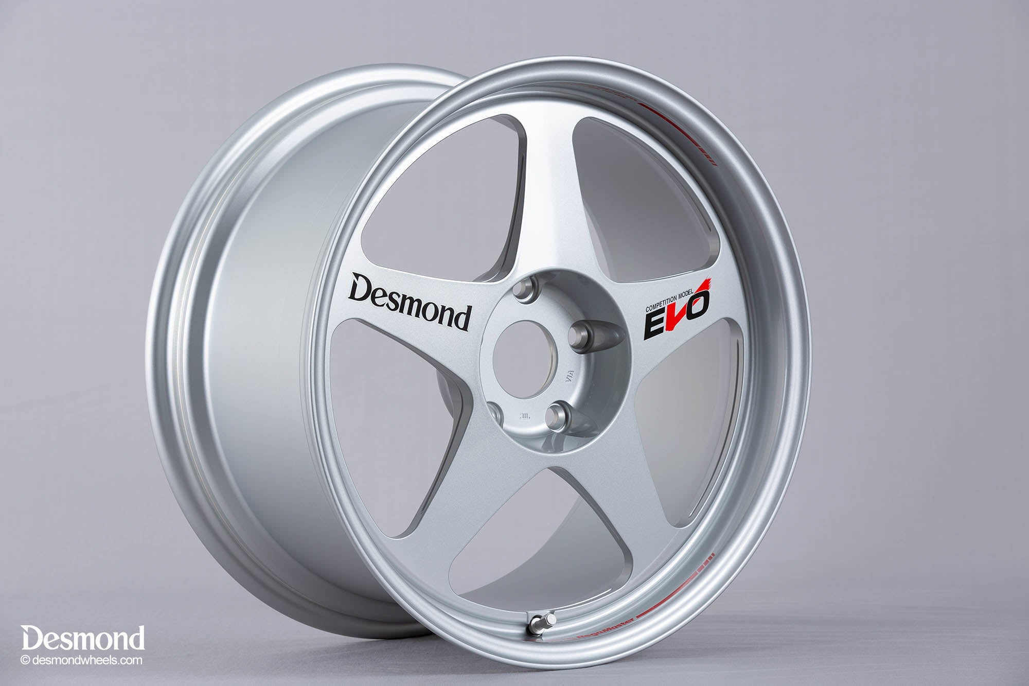 DESMOND REGAMASTER EVO II 18X8.5 +45 5X112 GLOSS SILVER DESMOND-00144