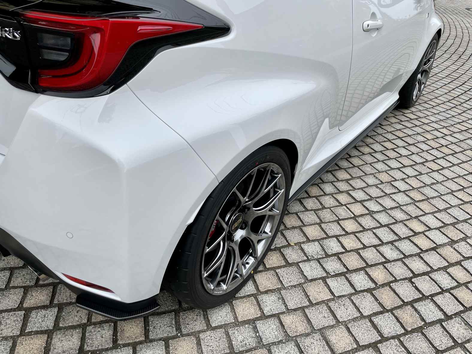 LEMS CARBON REAR UNDER SPLITTER LR SET UNPAINTED FOR GR YARIS GXPA16 12 L868-1 - Black Hawk Japan