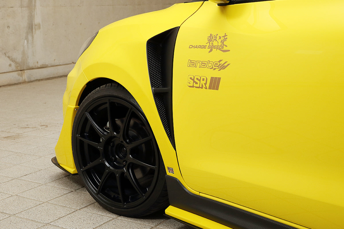 CHARGE SPEED 15MM WIDE FRONT FENDER WITH DUCT FRP FOR SUZUKI SWIFT